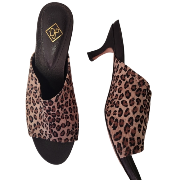 Donald J. Pliner 7.5 - Picture 2 of 4